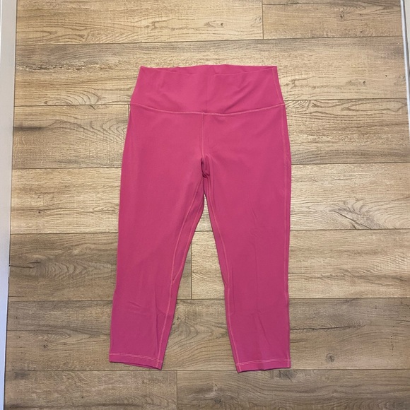 Align crop 23 inch - Picture 2 of 4